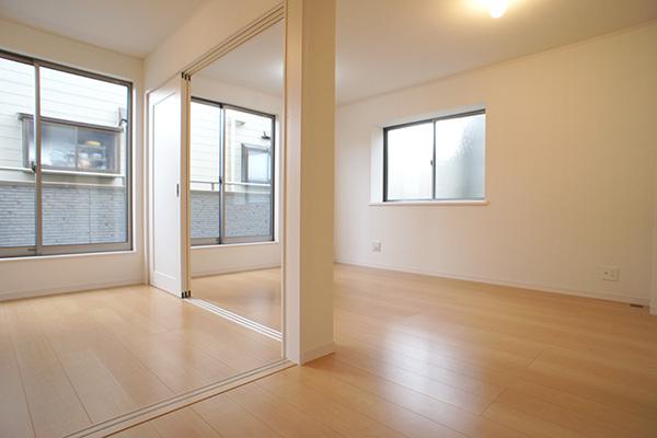 Local appearance photo. Front road sidewalk also been developed, Safe for small children