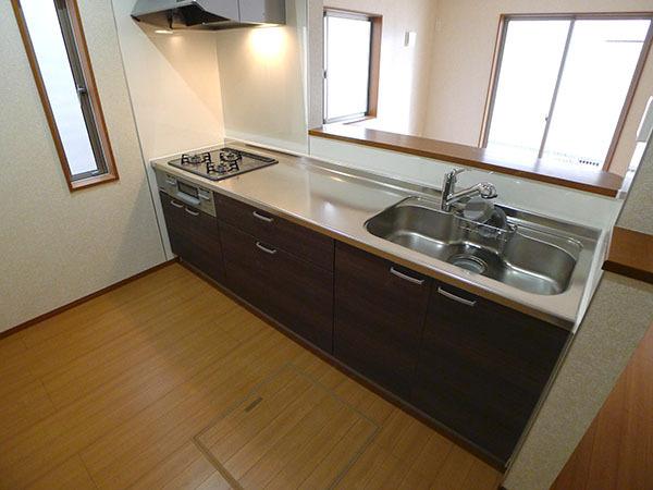 Kitchen. 4 Building Water purifier built-in system kitchen Face-to-face kitchen with lively conversation with family