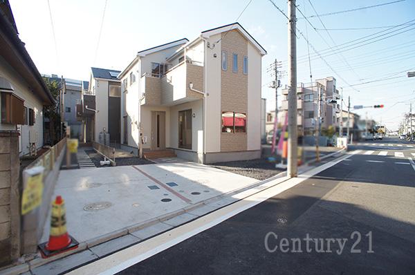 Local photos, including front road. Local (11 May 2013) Shooting