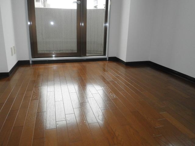 Living and room. Or Western-style would you like in the bedroom. 