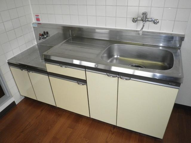 Kitchen. All cooking of the easy large kitchen. 