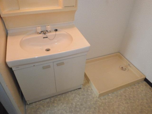 Washroom. Convenient independence is a wash basin of the room. 