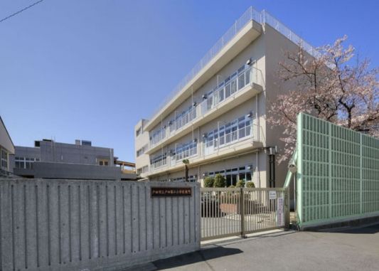 Primary school. 450m until Toda Municipal Toda second elementary school (elementary school)