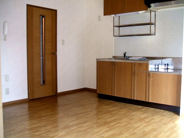 Kitchen. South-facing bright dining kitchen.