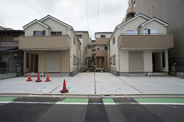 Local photos, including front road. Local (10 May 2013) Shooting