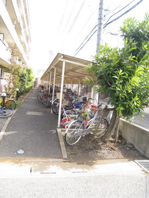 Other common areas. Important bicycle does not wet in the rain! It is with the roof