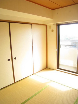 Living and room. Please a small child's nap time