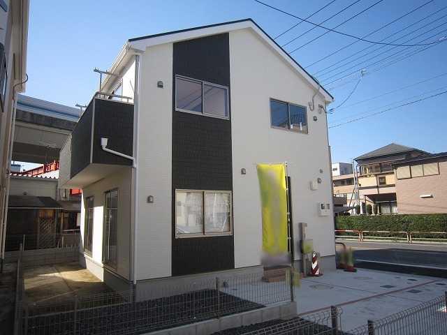 Local appearance photo. Local (11 May 2013) Shooting