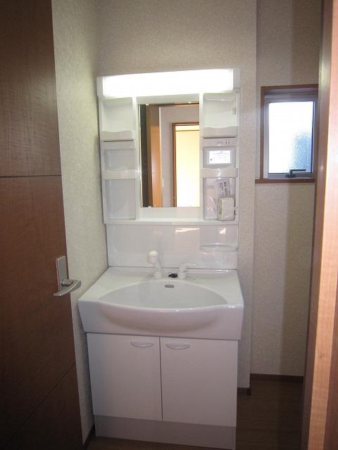 Wash basin, toilet. Indoor (11 May 2013) Shooting