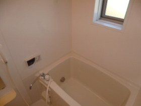 Bath. With reheating function ・ Yes window