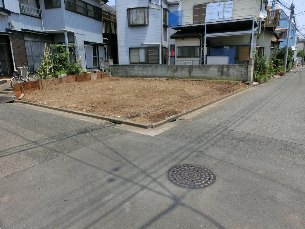 Local photos, including front road. Sunny