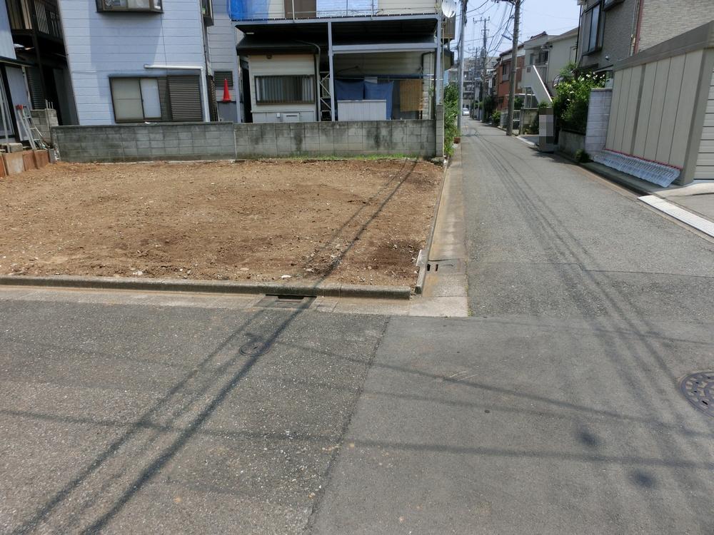 Local photos, including front road. Sunny