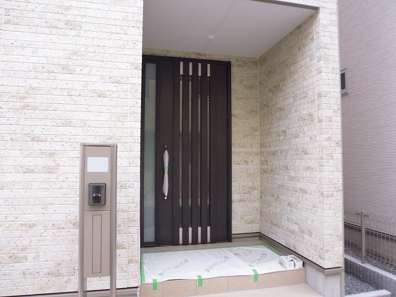 Entrance. Local (11 May 2013) Shooting