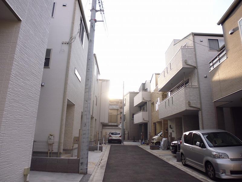 Local photos, including front road. Local (11 May 2013) Shooting