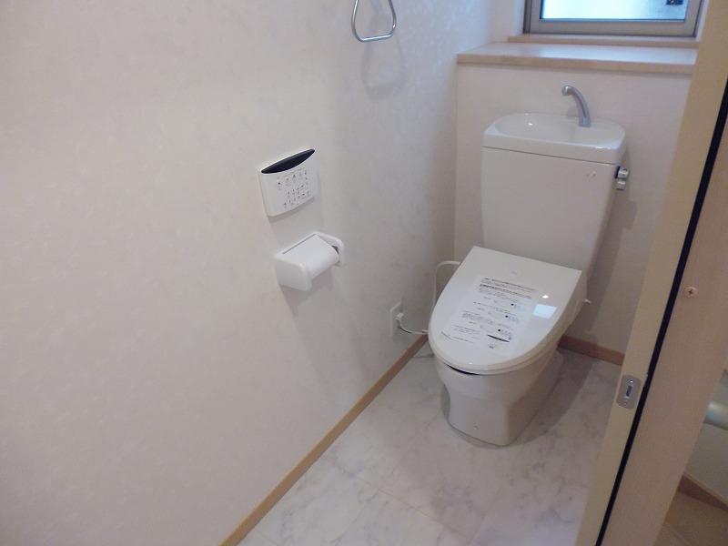 Toilet. Indoor (11 May 2013) Shooting