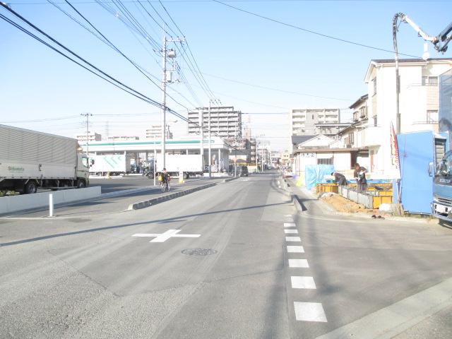 Local photos, including front road. Local (12 May 2013) Shooting