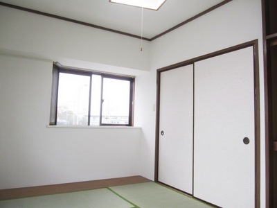 Living and room. Two-sided lighting is the room