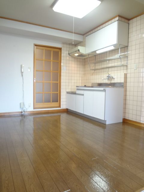 Living and room. Easy-to-use dining