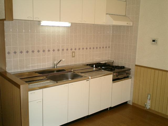 Kitchen. It is also easy to kitchen dishes spread!