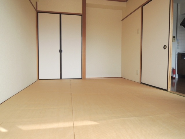 Living and room. Separate reference is a picture