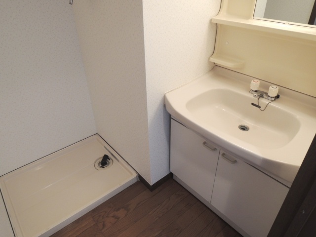 Washroom. Separate reference is a picture