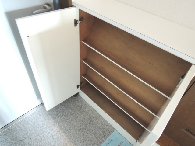 Entrance. Separate reference is a picture