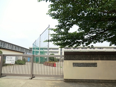 Junior high school. 407m until Toda Municipal Sasame junior high school (junior high school)