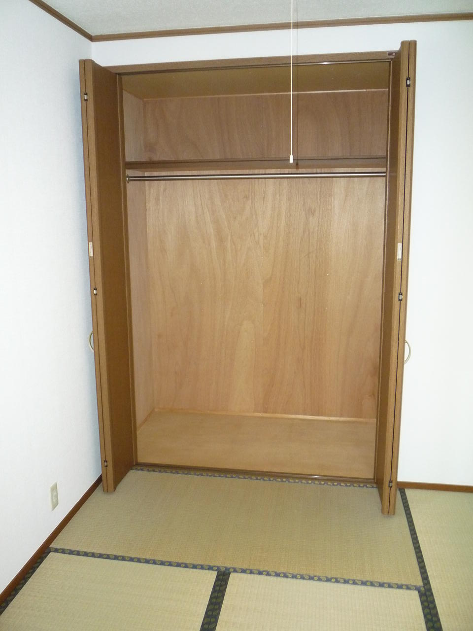 Receipt. Storage space (Japanese-style)