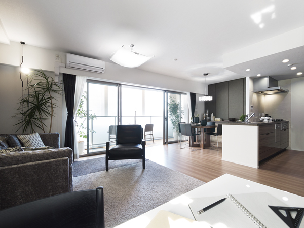 LD full of open feeling of the center open sash adopted