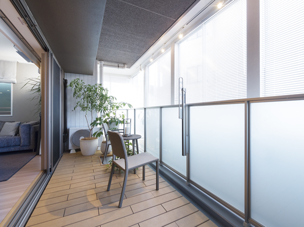 Wide balcony to ensure a depth of about 1.8m