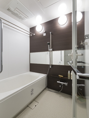 Directions to the model room (a word from the person in charge)