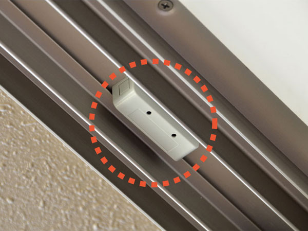 Security.  [Security sensors] Set up a crime prevention sensor for sensing a suspicious person in the invasion, such as the entrance to the opening.  ※ FIX window ・ Except for the surface lattice window. (Same specifications)