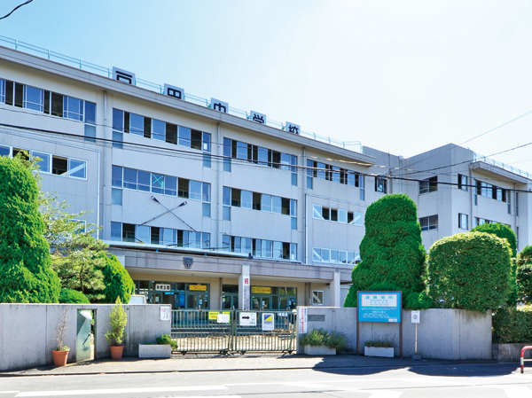 Surrounding environment. Municipal Toda junior high school (a 5-minute walk / About 400m)