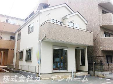 Local appearance photo. Sunny warmth mansion