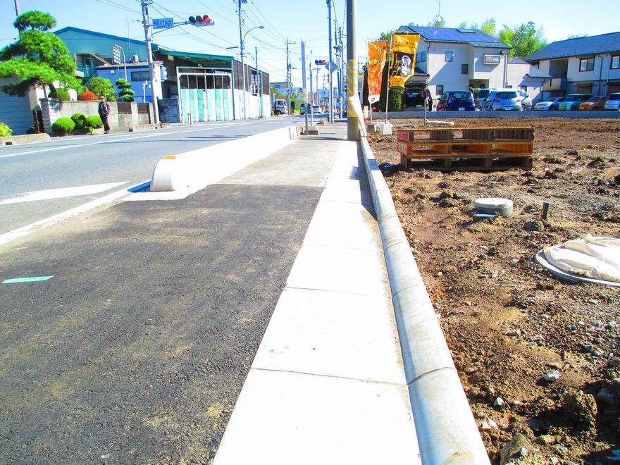 Local photos, including front road. Local (10 May 2013) Shooting