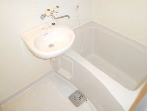 Bath. It is also recommended to newlyweds. 