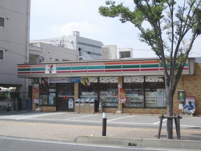 Convenience store. 430m to Seven-Eleven (convenience store)