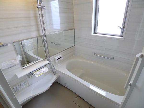 Bathroom. Bathroom to heal fatigue of the day, spacious 1 tsubo or more