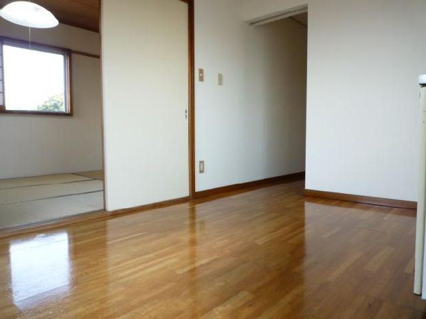 Living and room. Separate reference is a picture