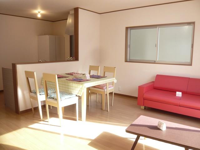 Living. 3 Building living drenched the warm light from the south. Next to the kitchen was set up service storage.