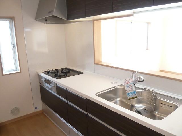 Kitchen. Building 2, Face-to-face kitchen.