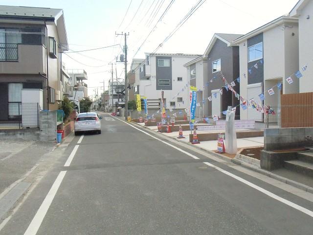 Local photos, including front road. It is less the front road of traffic.