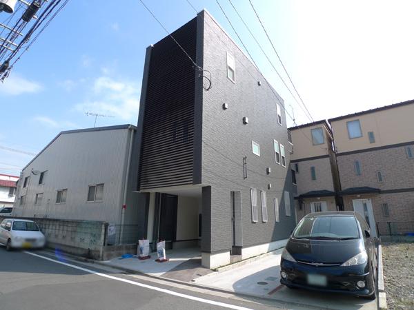 Local appearance photo. Local (10 May 2011) Shooting