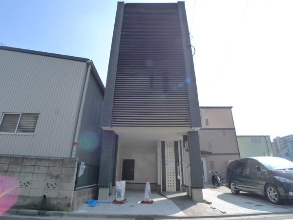 Local appearance photo. Local (11 May 2011) Shooting