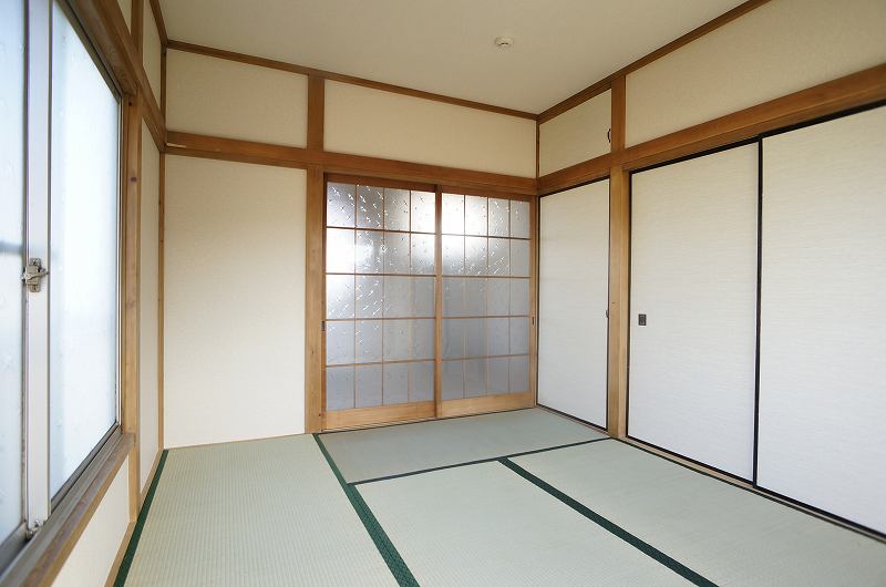 Living and room. 6-mat Japanese-style room