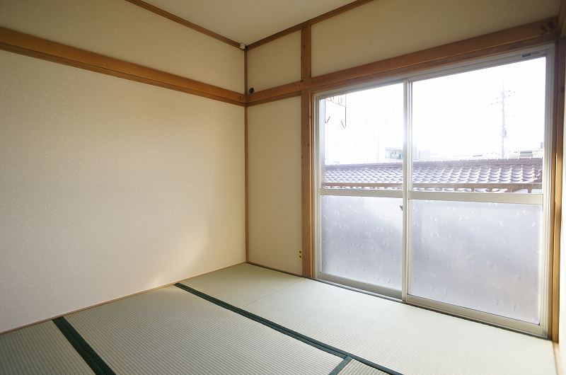 Living and room. 4.5 Pledge Japanese-style room