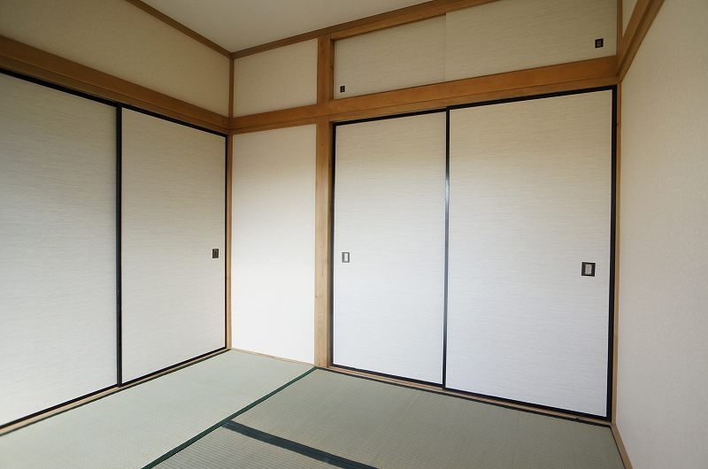 Living and room. 4.5 Pledge Japanese-style room