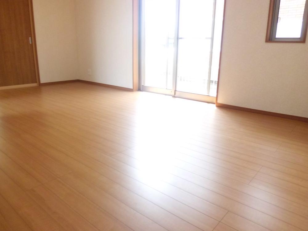 Same specifications photos (living)