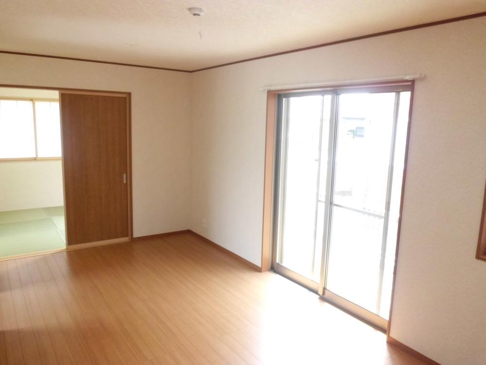 Same specifications photos (living)