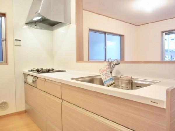 Kitchen. No hanging storage kitchen is a space that increases the sense of unity with the living.